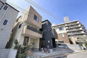 都市の静かな住宅風景